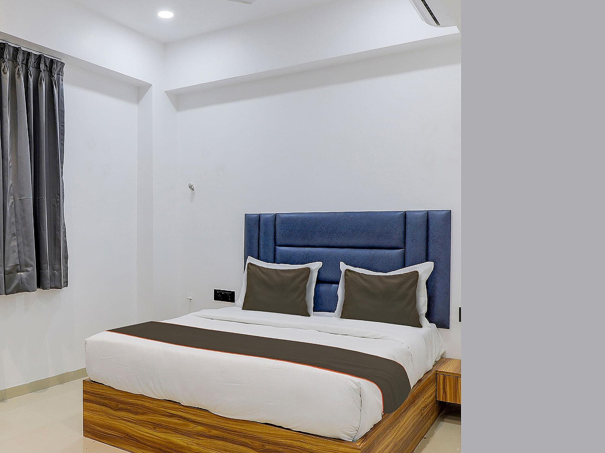 Collection O Hotel S. S. Plaza Classic Double or Twin