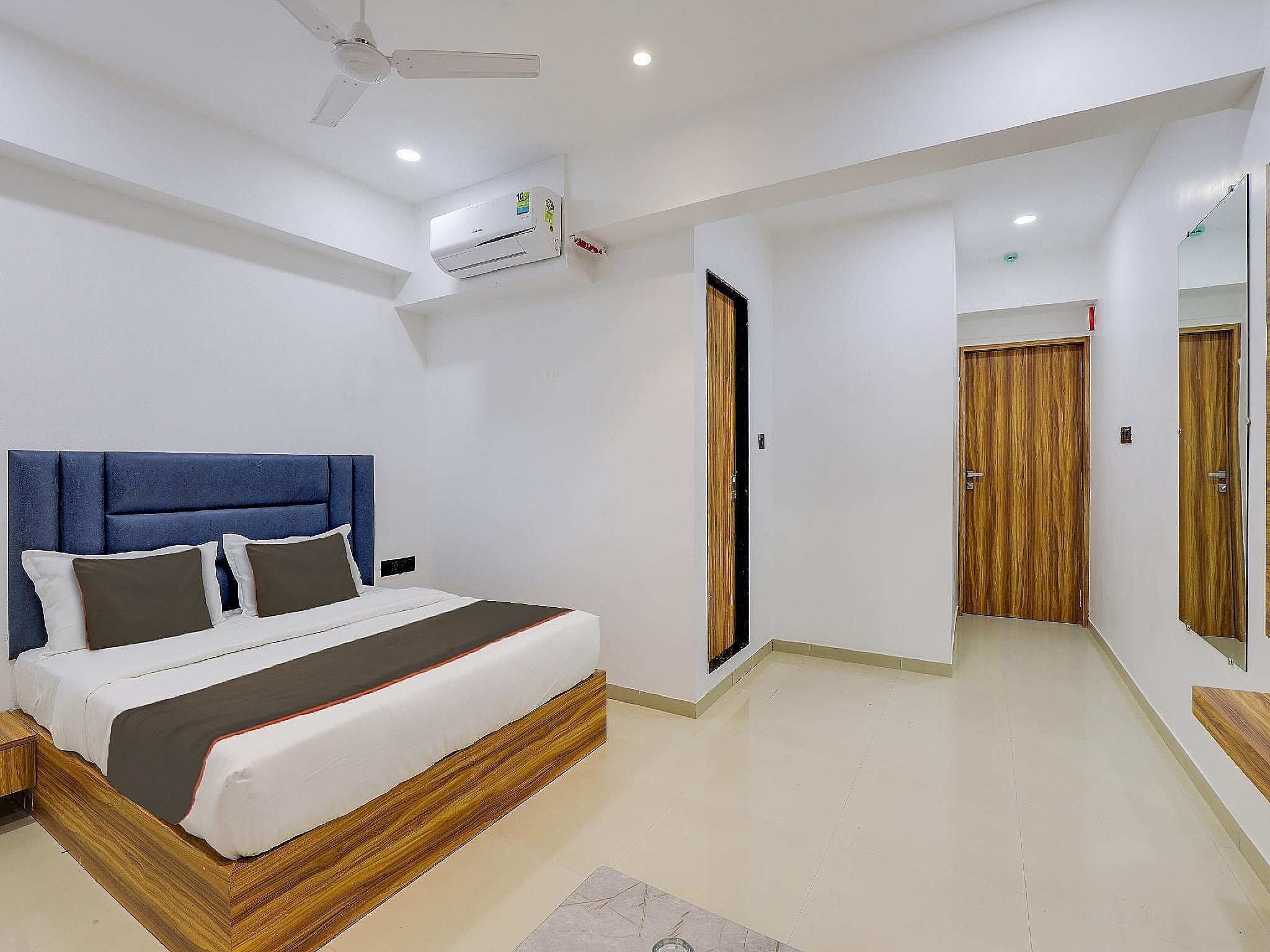 Collection O Hotel S. S. Plaza Classic Double or Twin 2