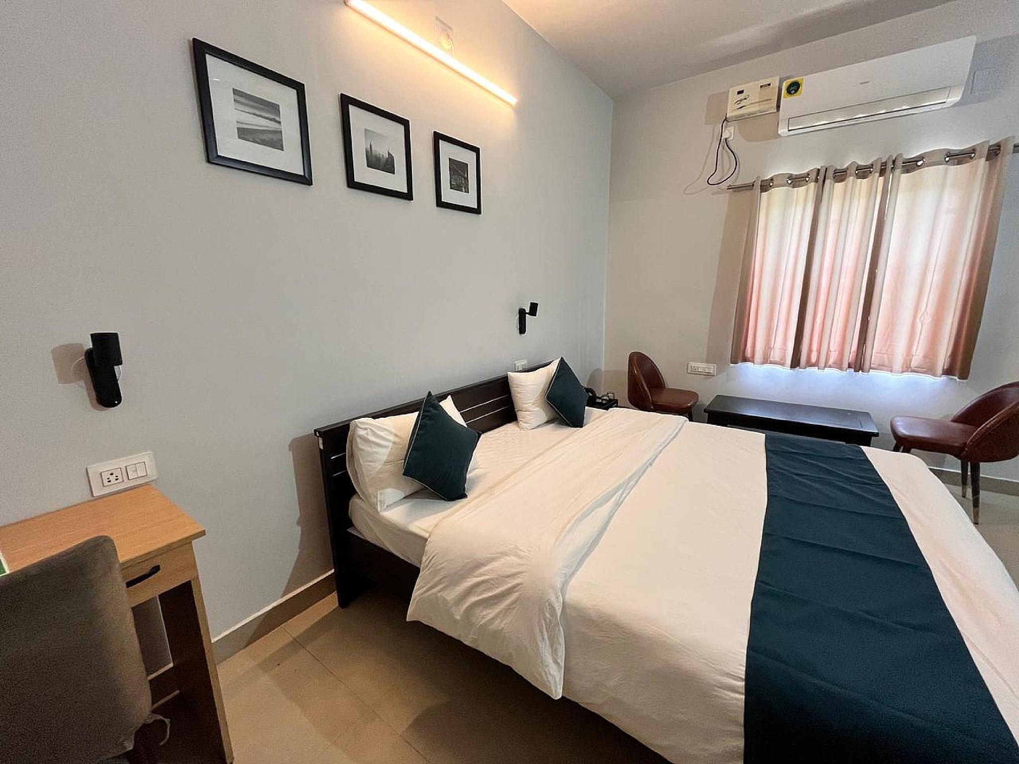 Deluxe Air Conditioning Room 