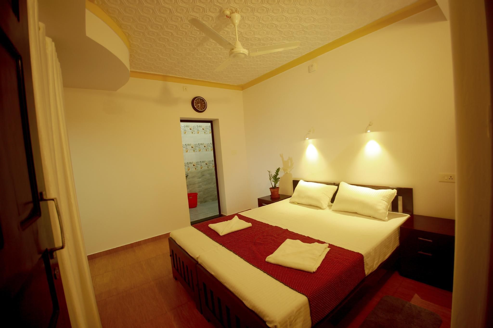 Double bedroom with bathroom