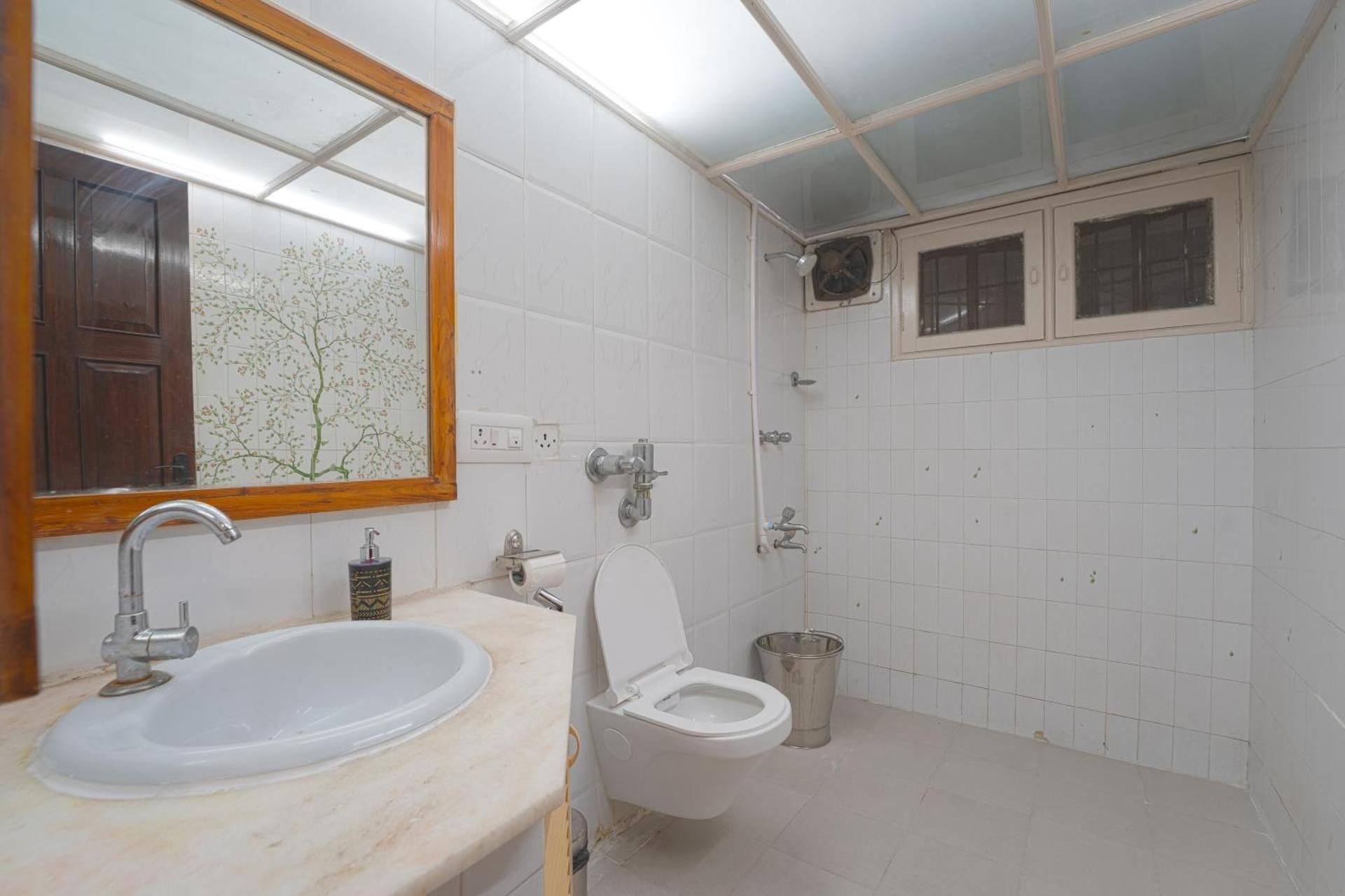 Bed in 8 Bed Mixed Dormitory - shared washroom