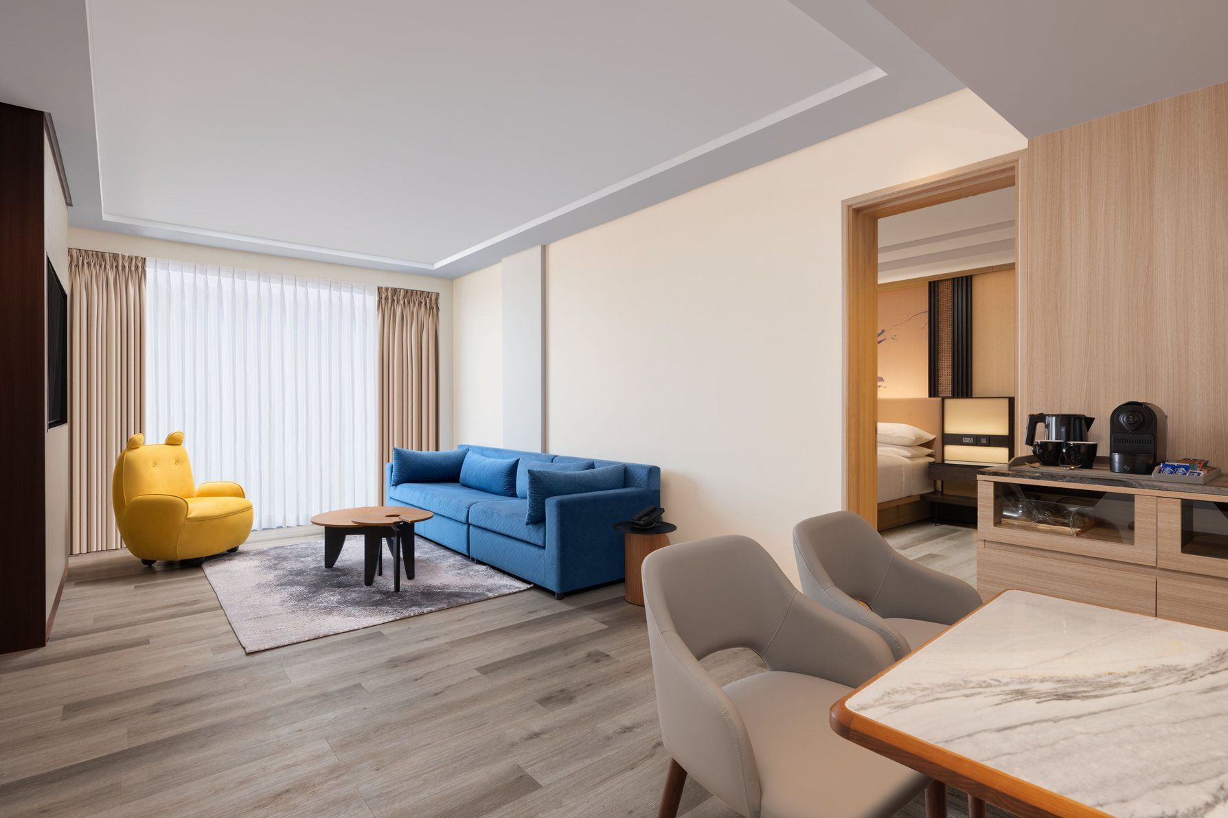 Premium Suite, King Bedroom, Living Room