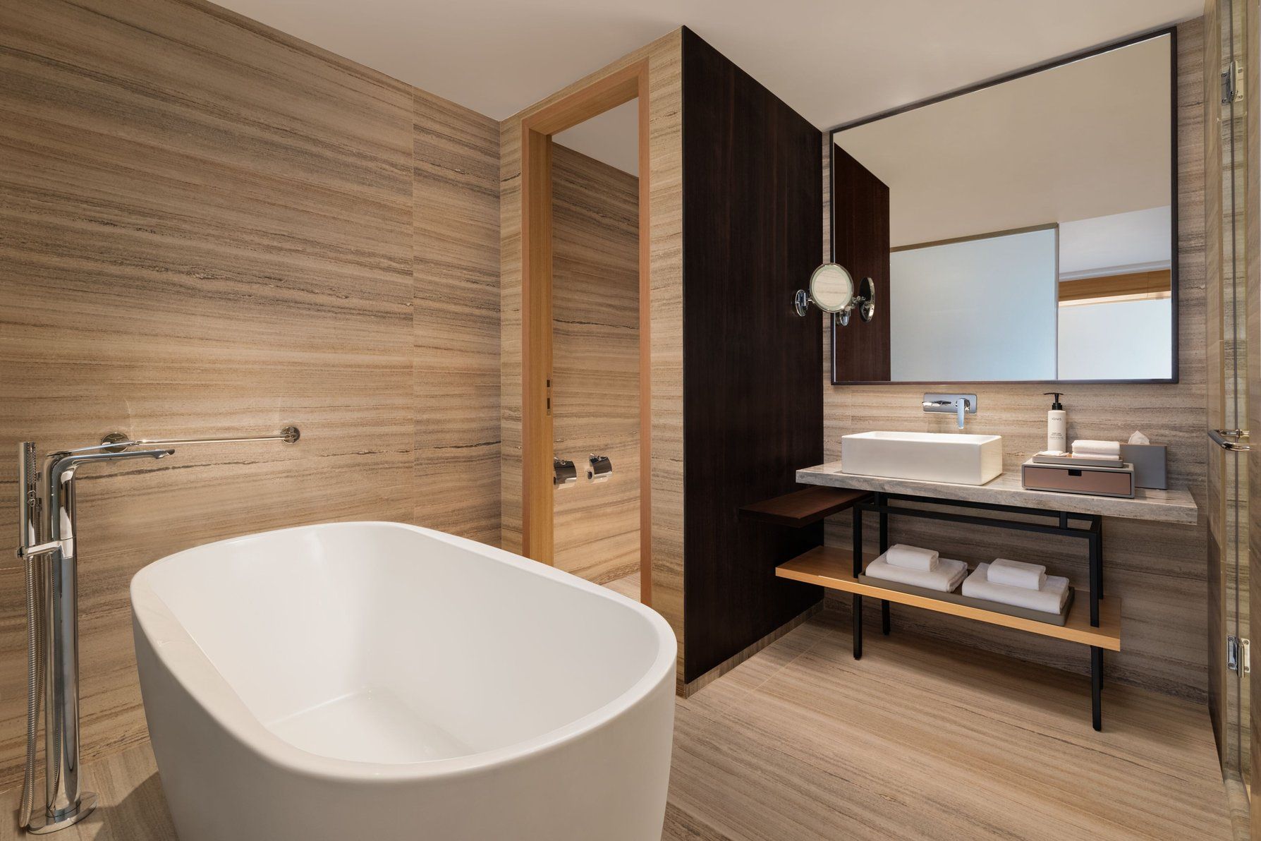 Premium Suite, King Bedroom, Washroom