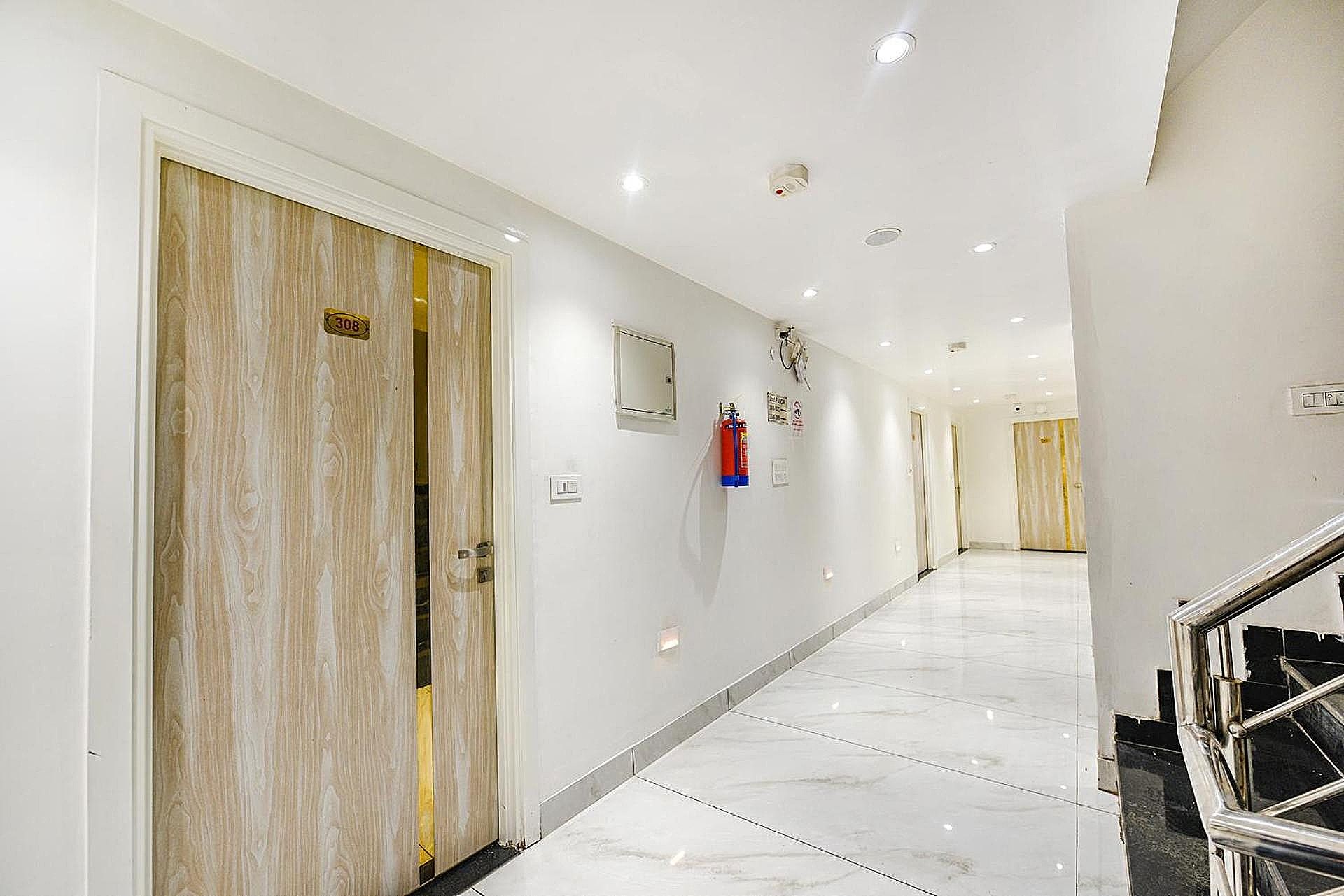 Super Hotel O Luxury Inn
