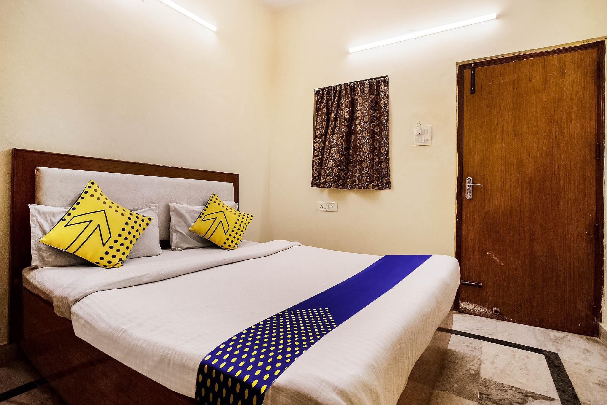 SPOT ON Room without Air Conditioning