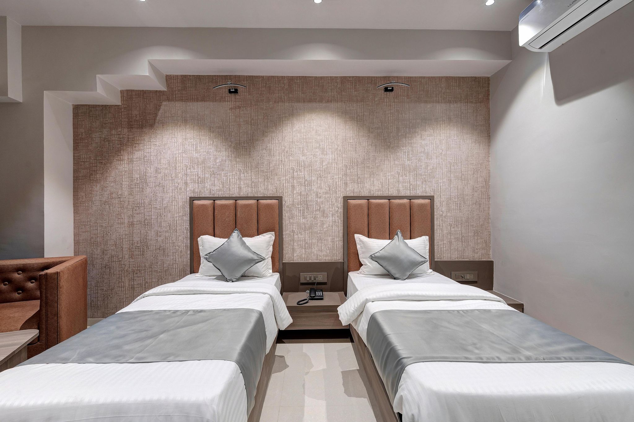 Hotel Sparsh Divine Super Deluxe Twin Bed Room 4