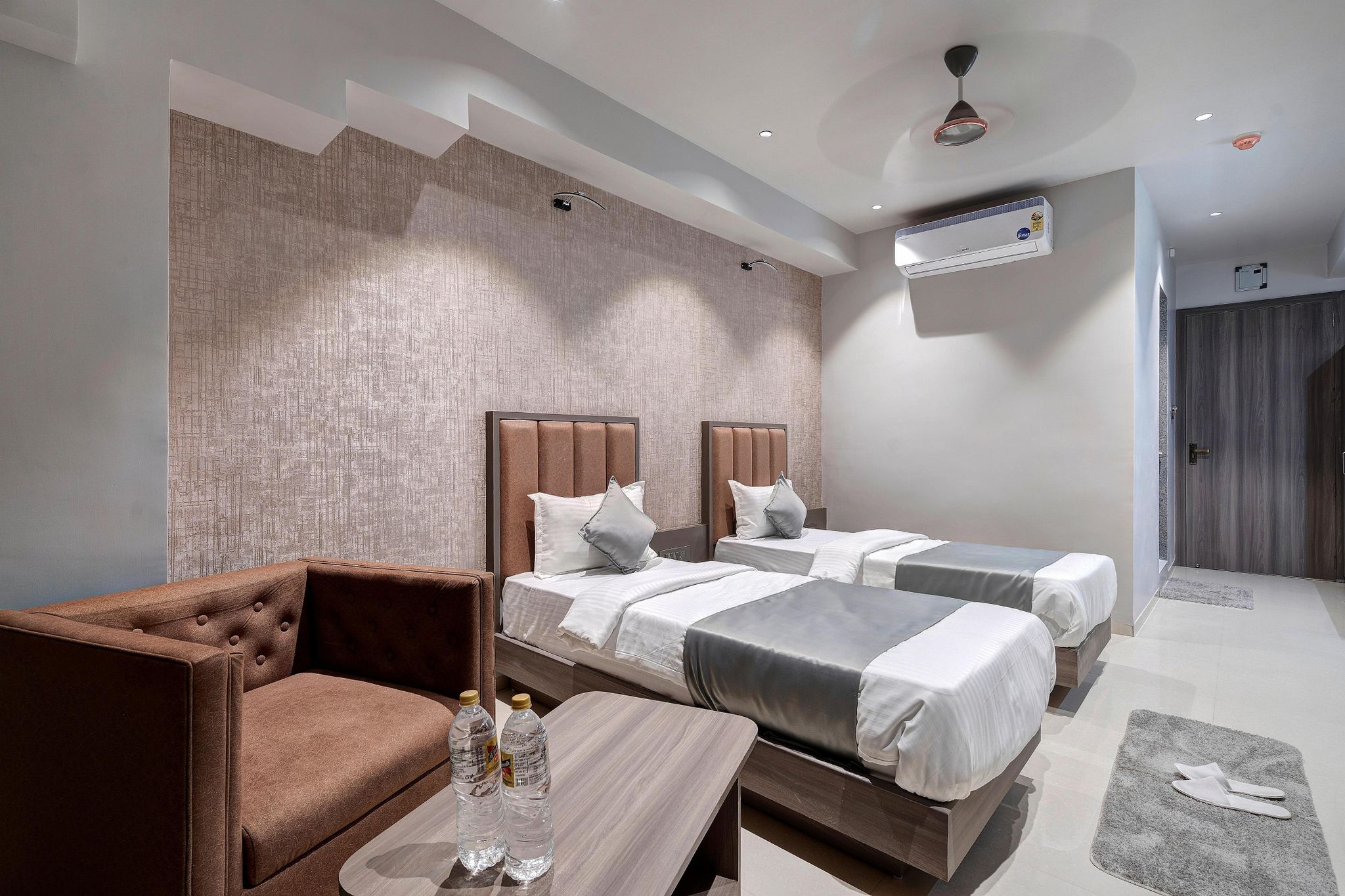 Hotel Sparsh Divine Super Deluxe Twin Bed Room 3