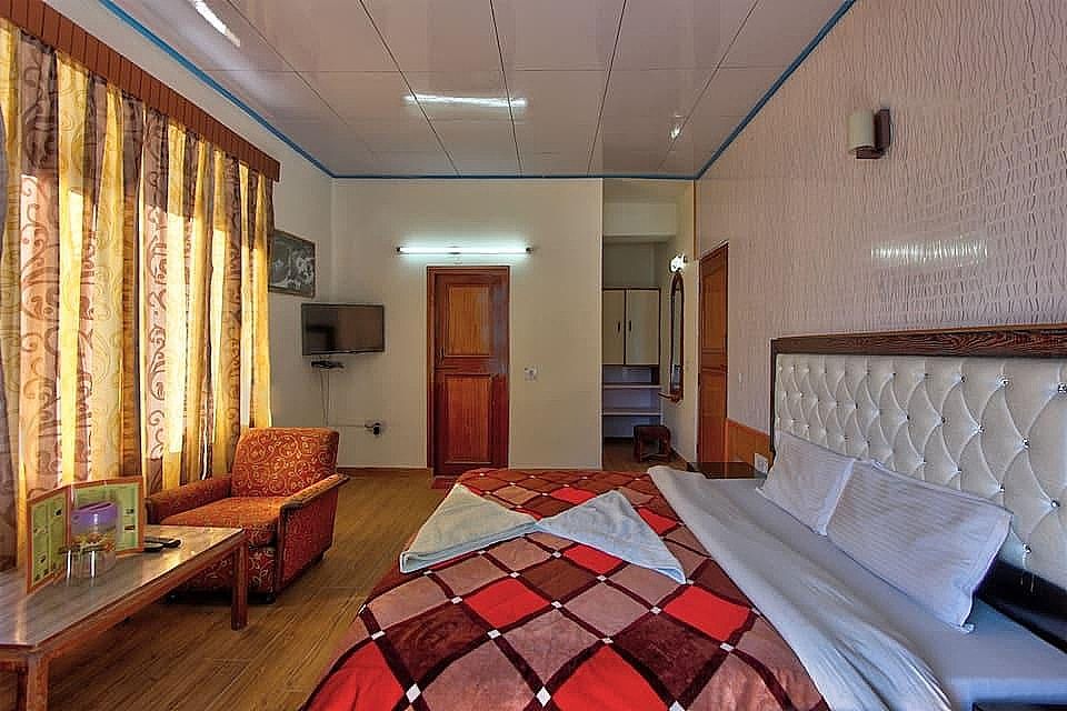 Capital O 84194 Hotel Royal