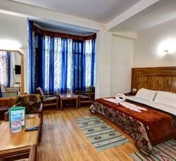 Capital O 84194 Hotel Royal Super Deluxe Room 3