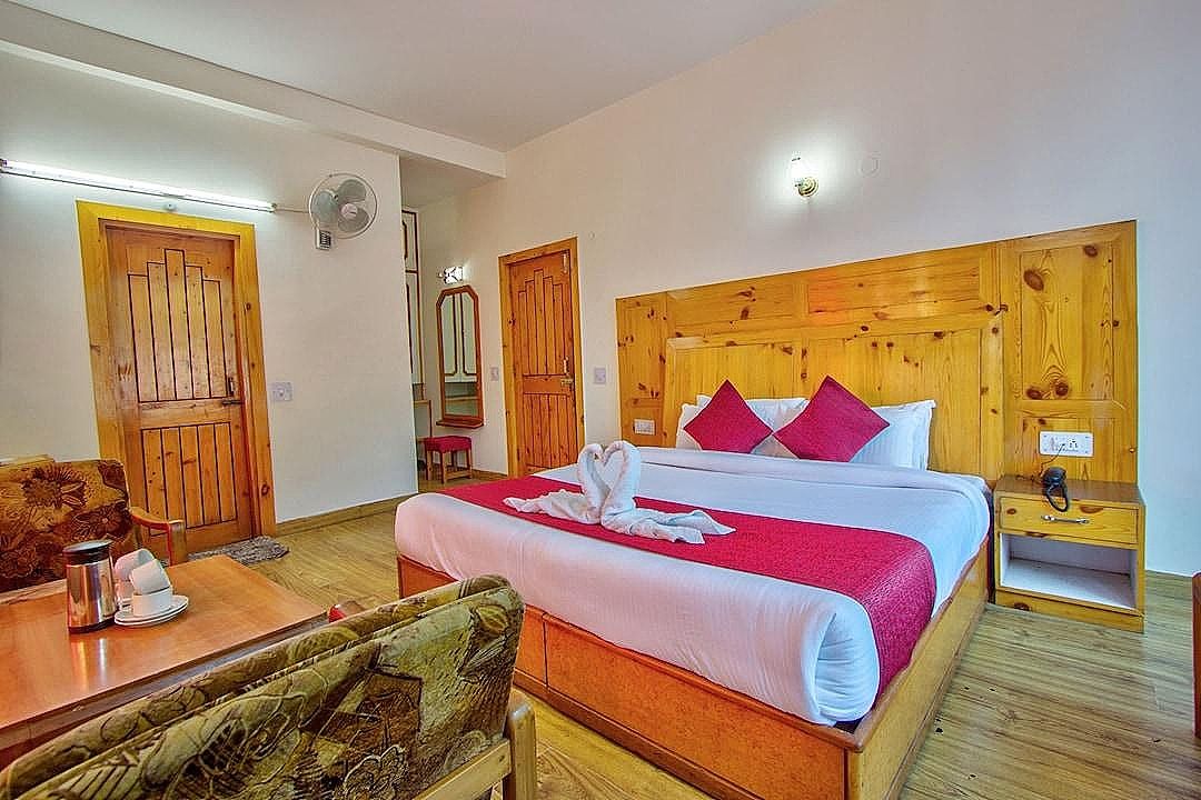 Capital O 84194 Hotel Royal Super Deluxe Room