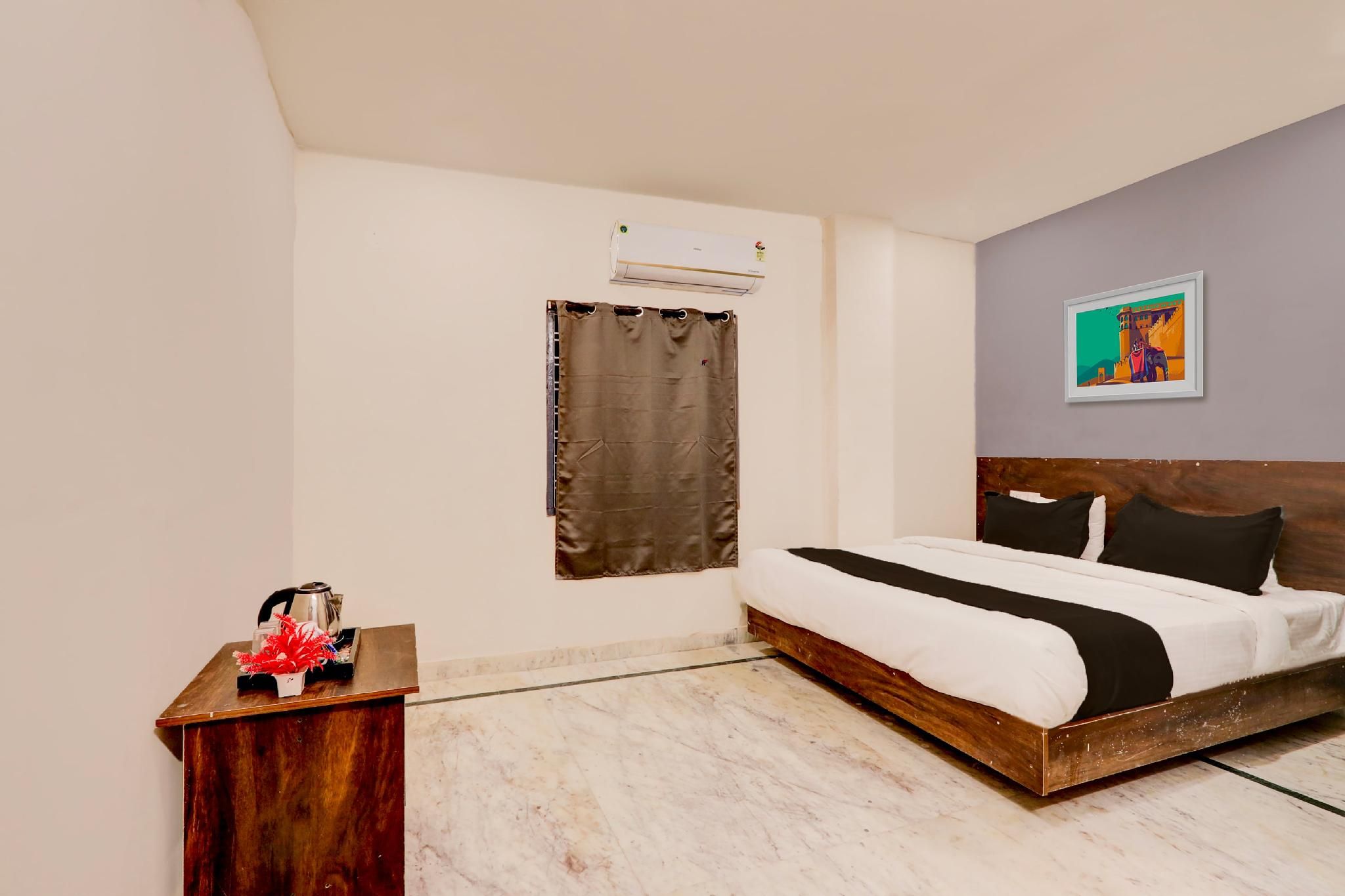 OYO Hotel R. Square Classic 2