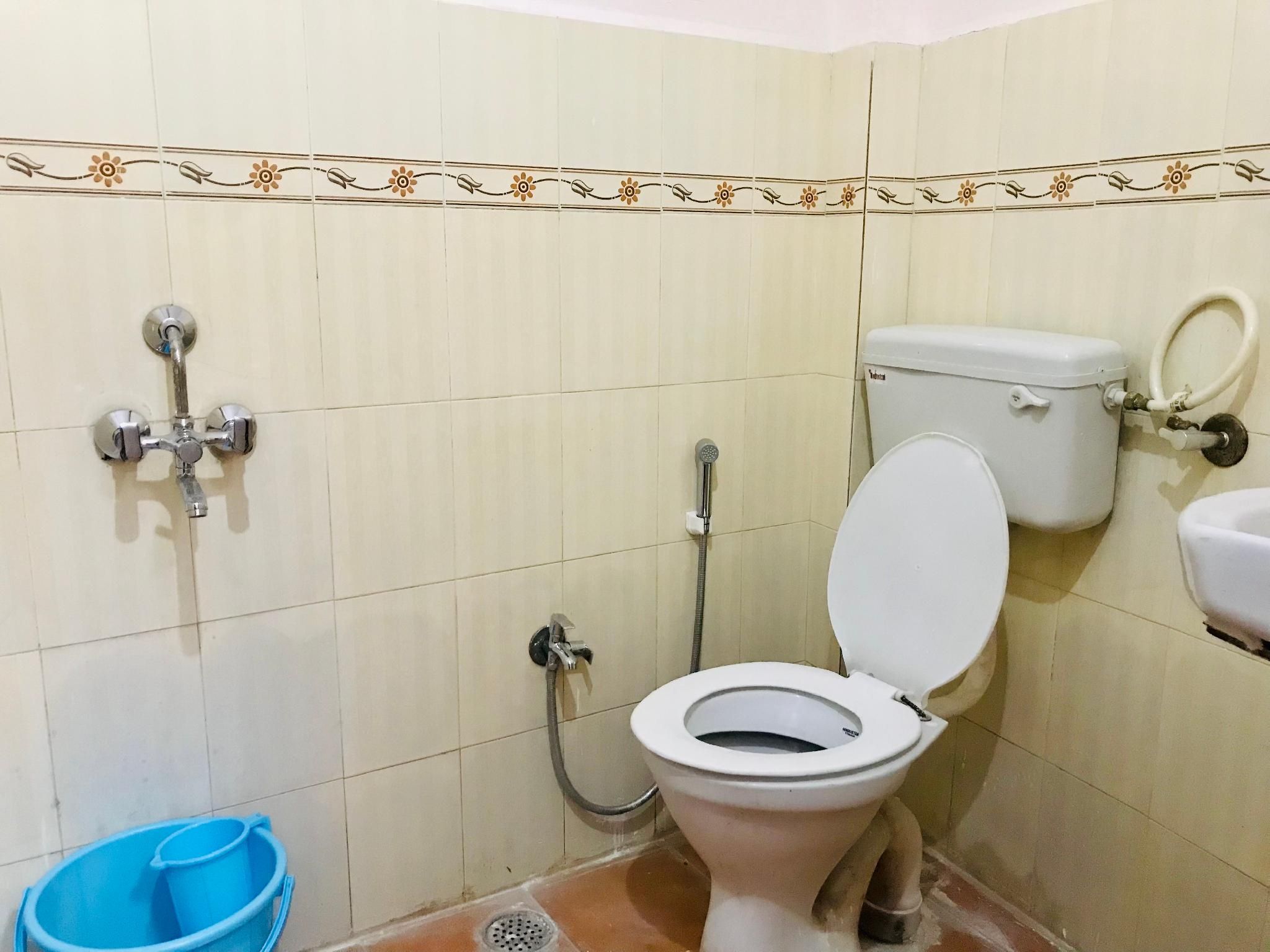 Single Bed Non-AC Room with Shared Bathroom