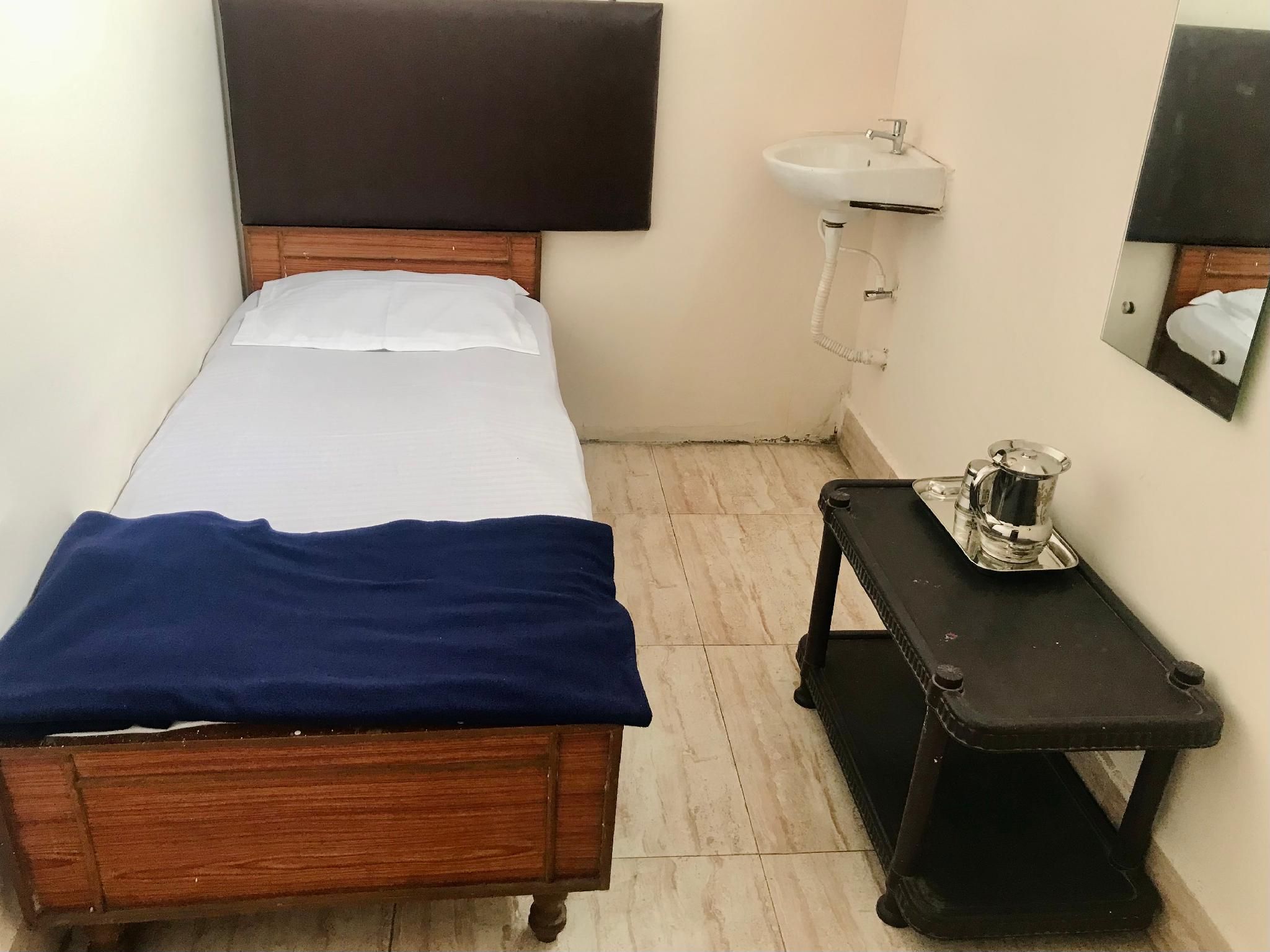 Single Bed Non-AC Room with Shared Bathroom
