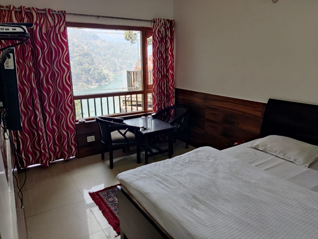 Goroomgo Rohila Lodge Uttarakhand Deluxe Double Bedroom 14