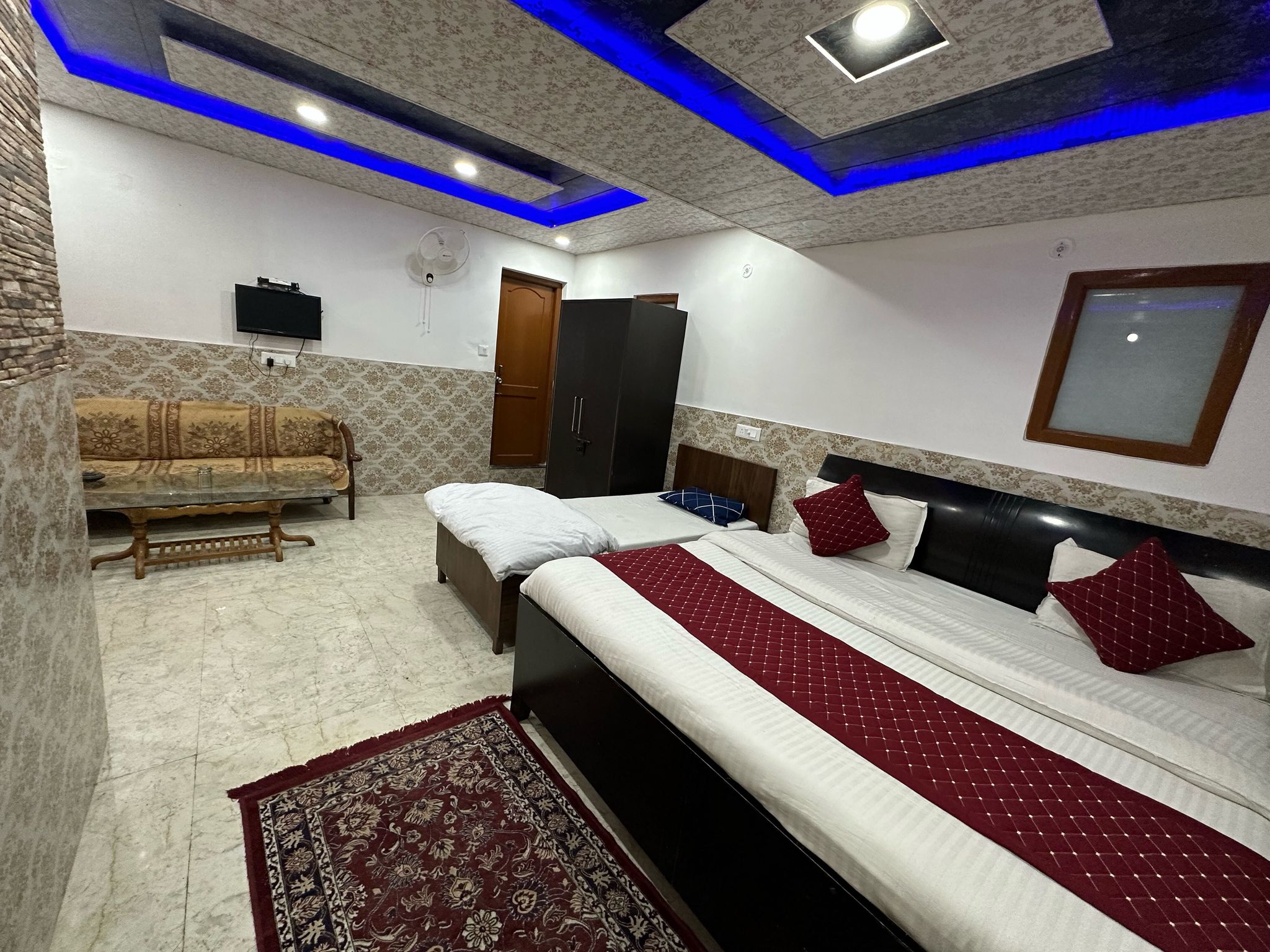 Goroomgo Rohila Lodge Uttarakhand Deluxe Double Bedroom 10