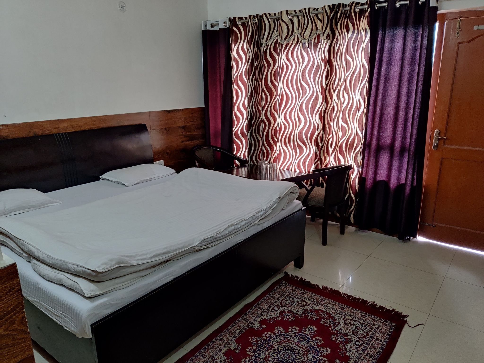 Goroomgo Rohila Lodge Uttarakhand Deluxe Double Bedroom 11