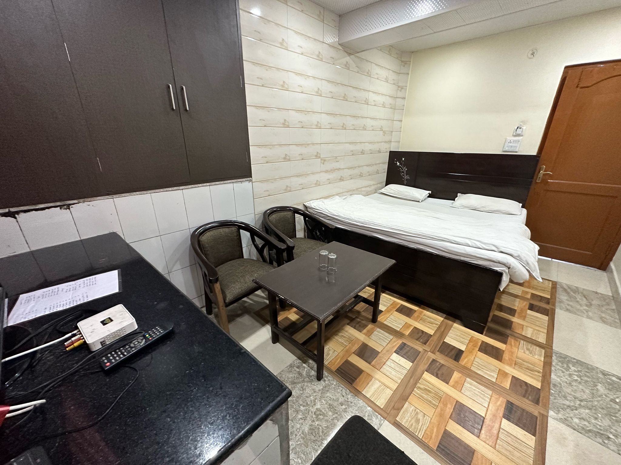 Goroomgo Rohila Lodge Uttarakhand Deluxe Double Bedroom 8