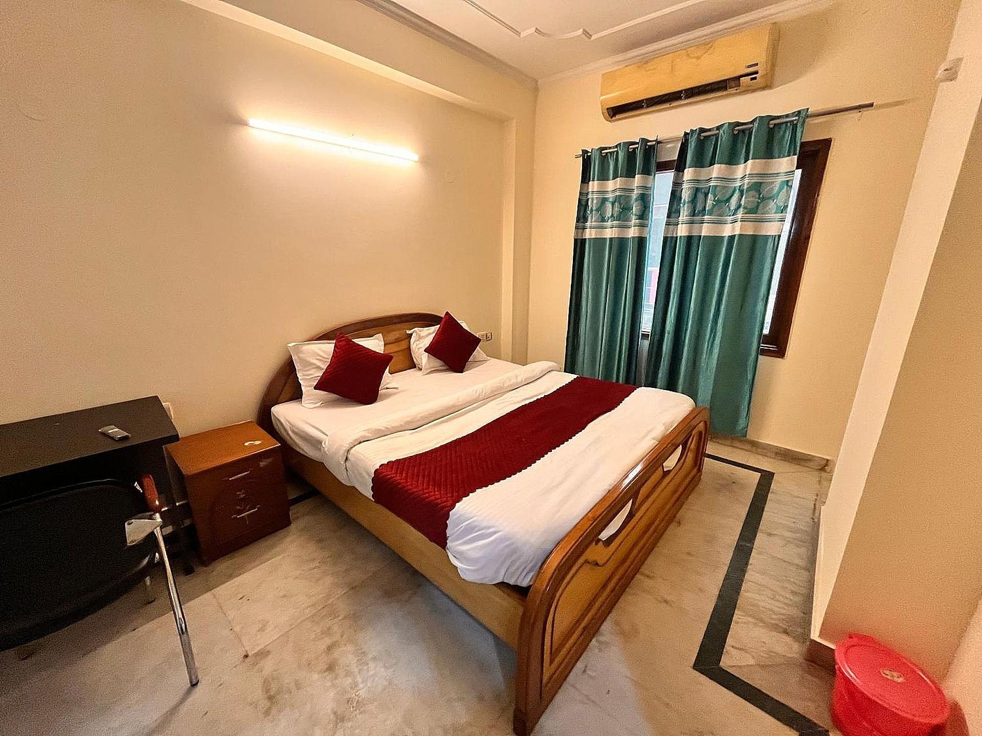 Hotel Sunshine Deluxe Double Room 2