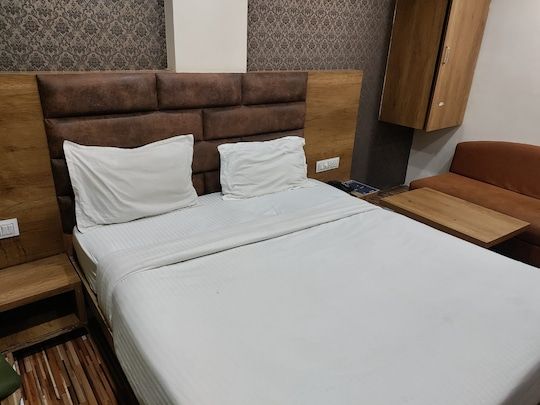 Hotel Shubham inn Deluxe Room 2