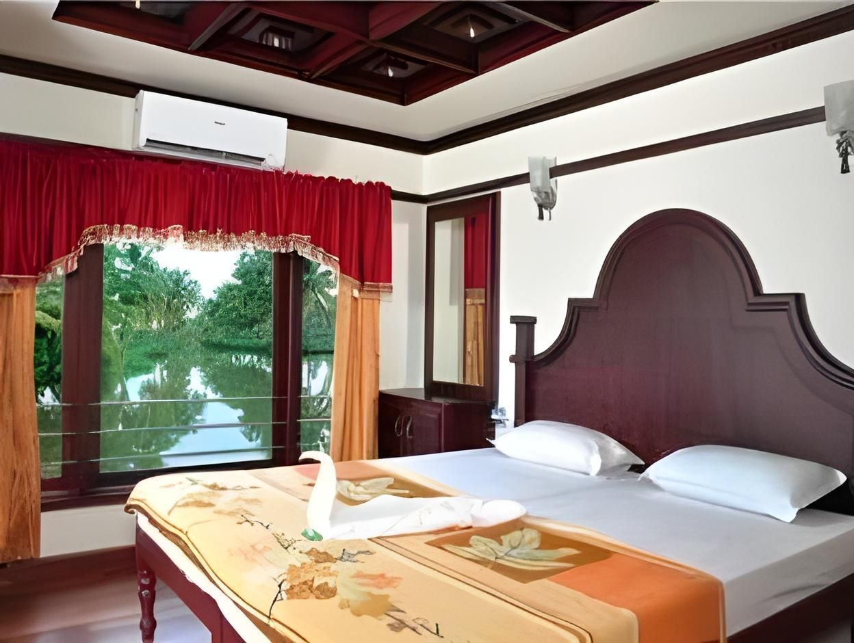 One Bedroom Houseboat