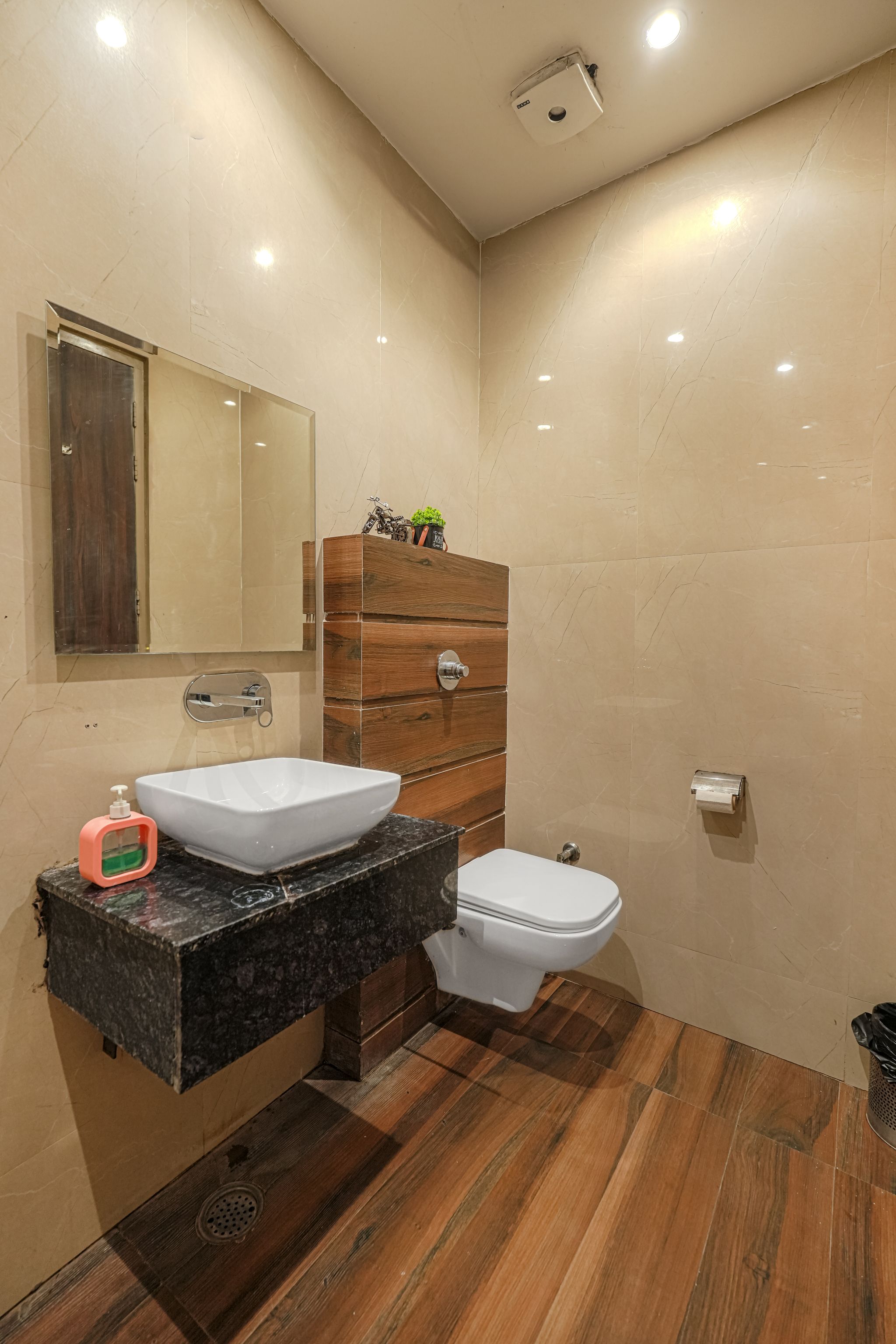 Hotel Global Inn (1 Min walk to Golden Temple) Deluxe Room 4