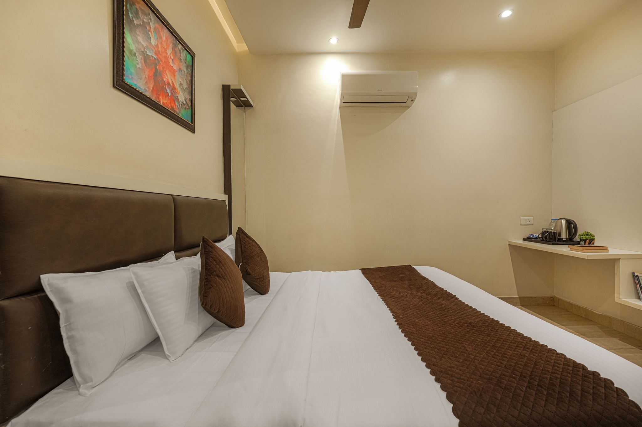Hotel Global Inn (1 Min walk to Golden Temple) Deluxe Room 2