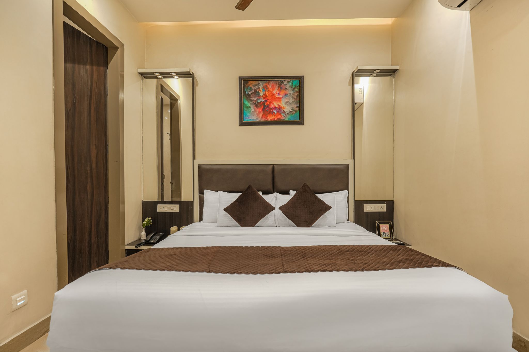 Hotel Global Inn (1 Min walk to Golden Temple) Deluxe Room 5