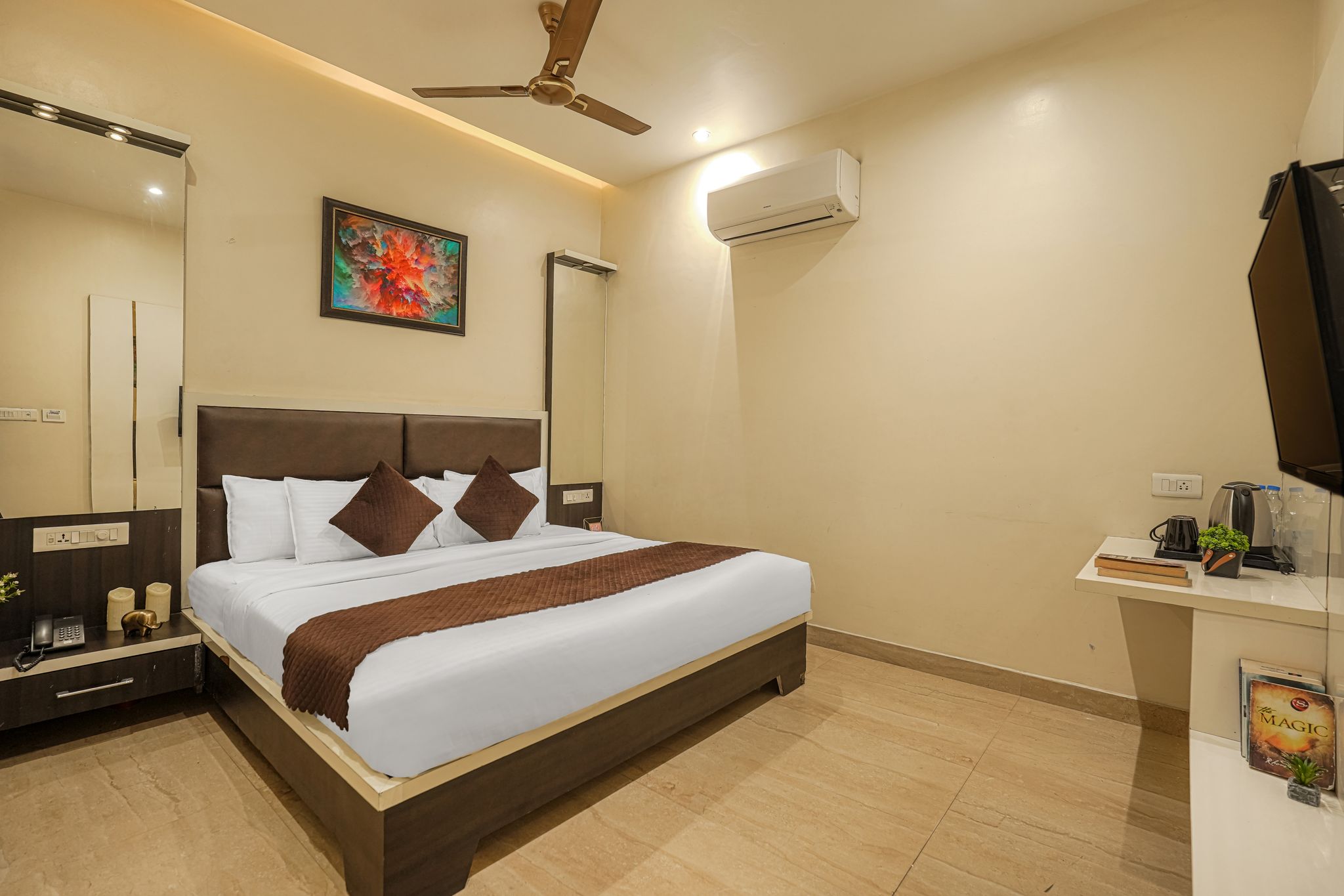Hotel Global Inn (1 Min walk to Golden Temple) Deluxe Room 6