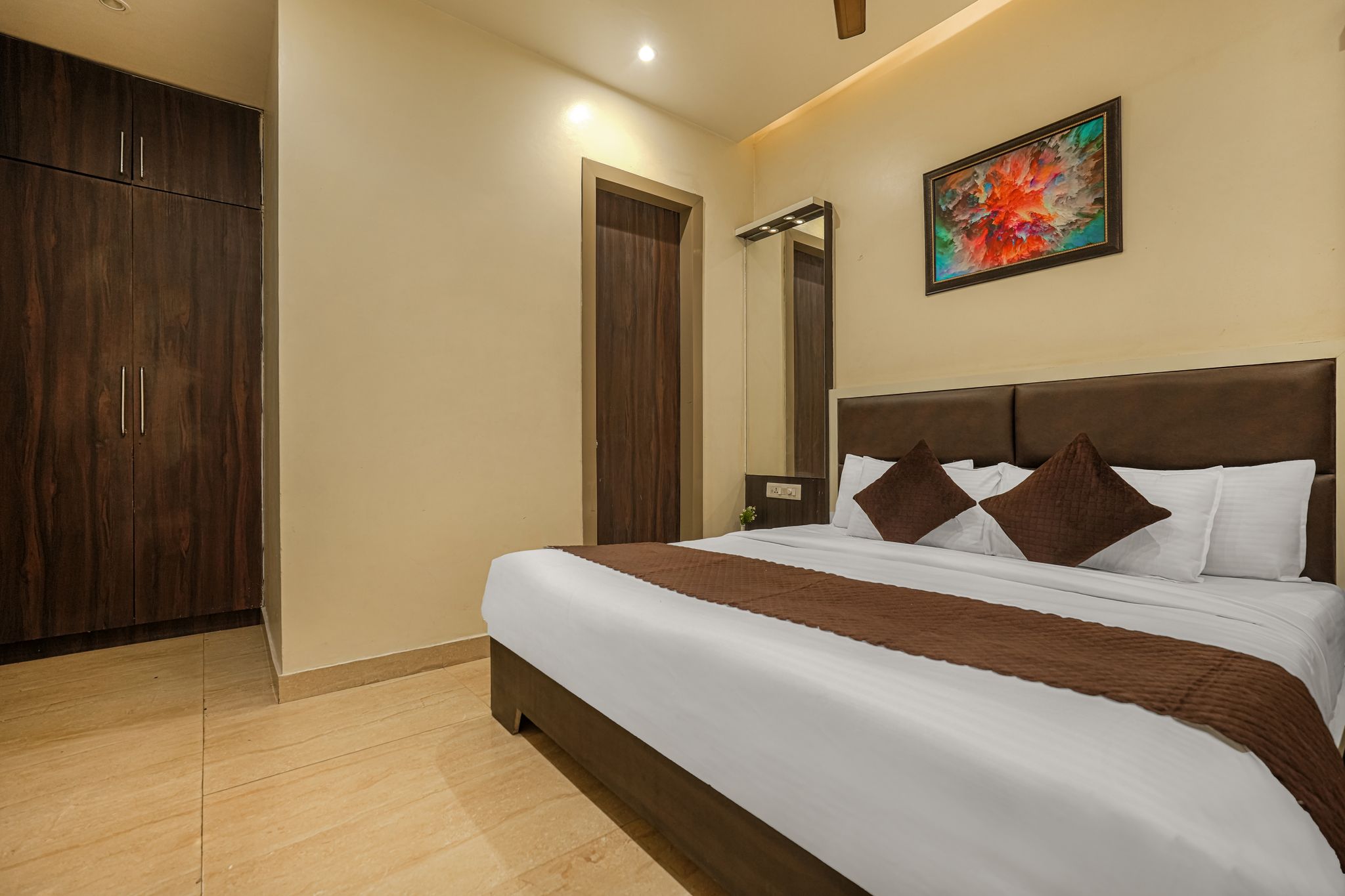 Hotel Global Inn (1 Min walk to Golden Temple) Deluxe Room