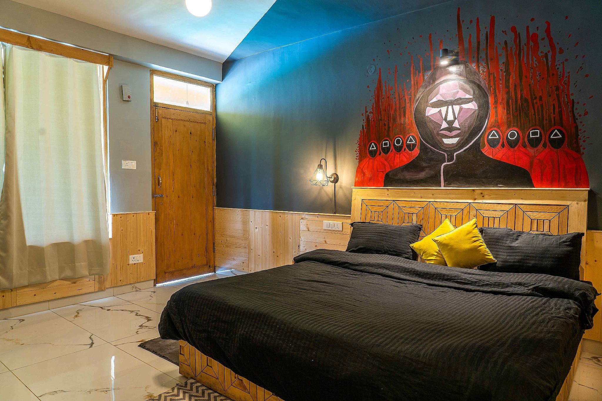 Whoopers Hostel Manali Double Room 2