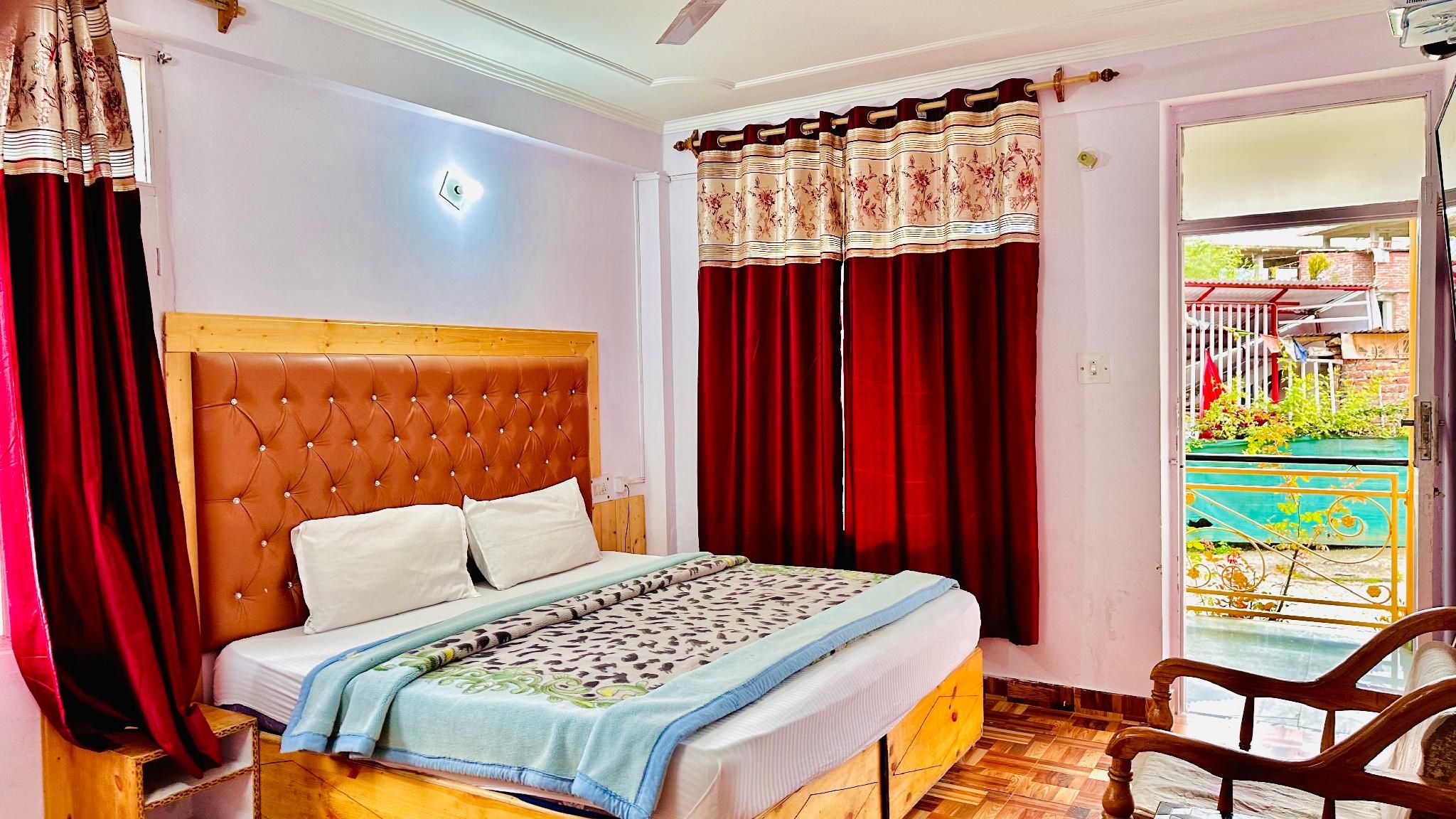 Deluxe Hill View Room