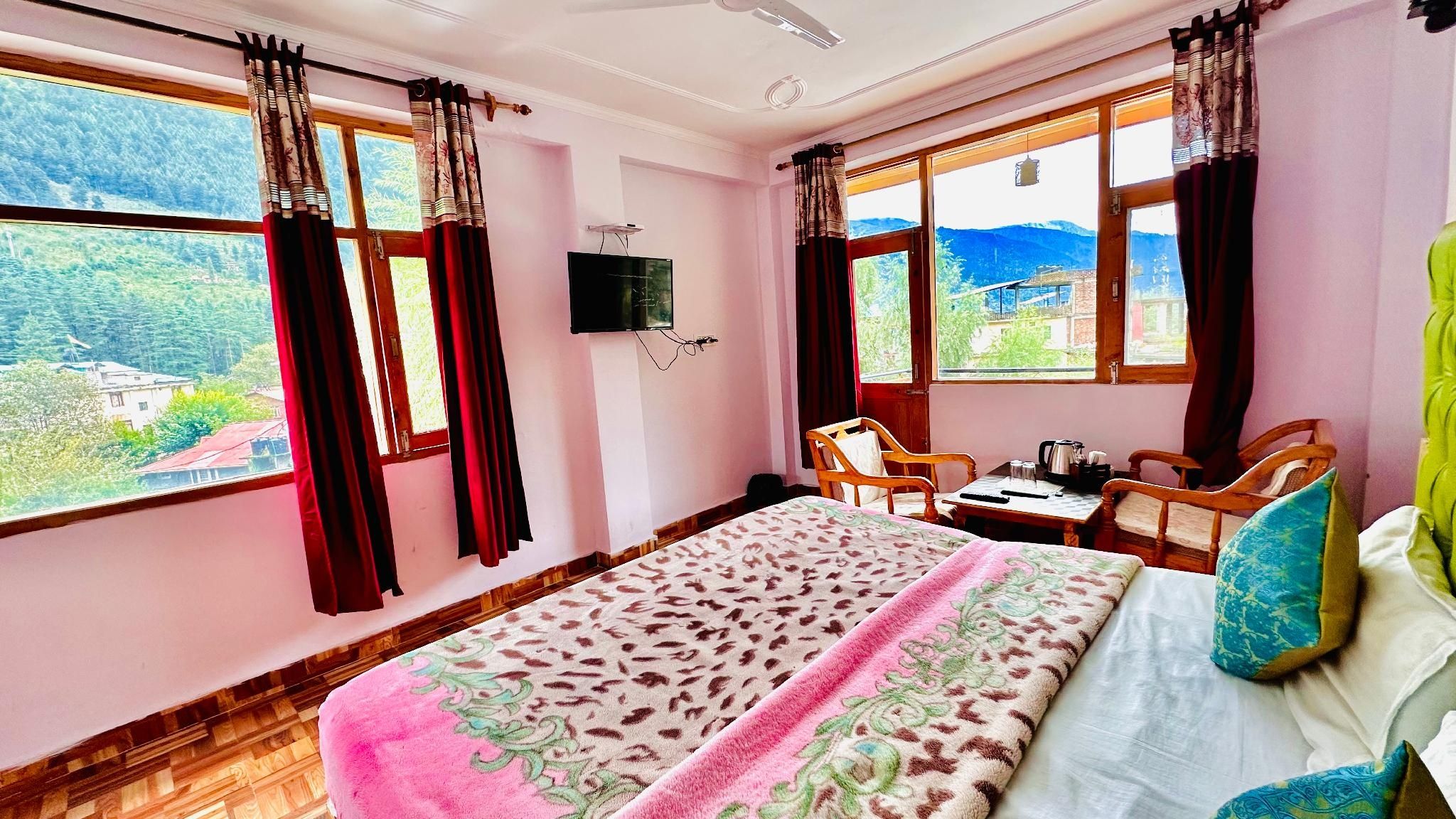 Hotel Manu Vatika Manali Super Deluxe Hill View Room with Balcony 2