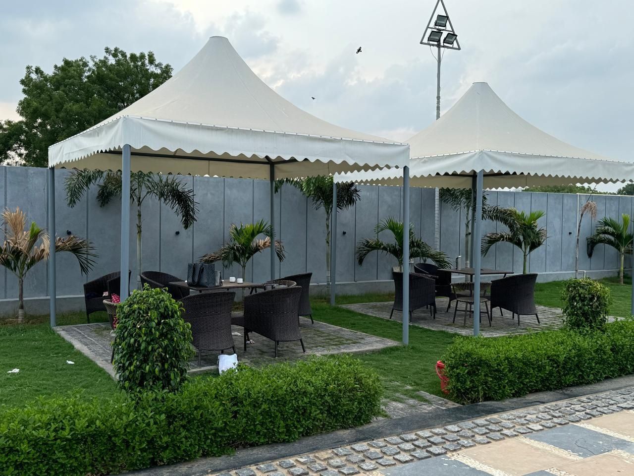 THE CARNATION HOTEL & Resort