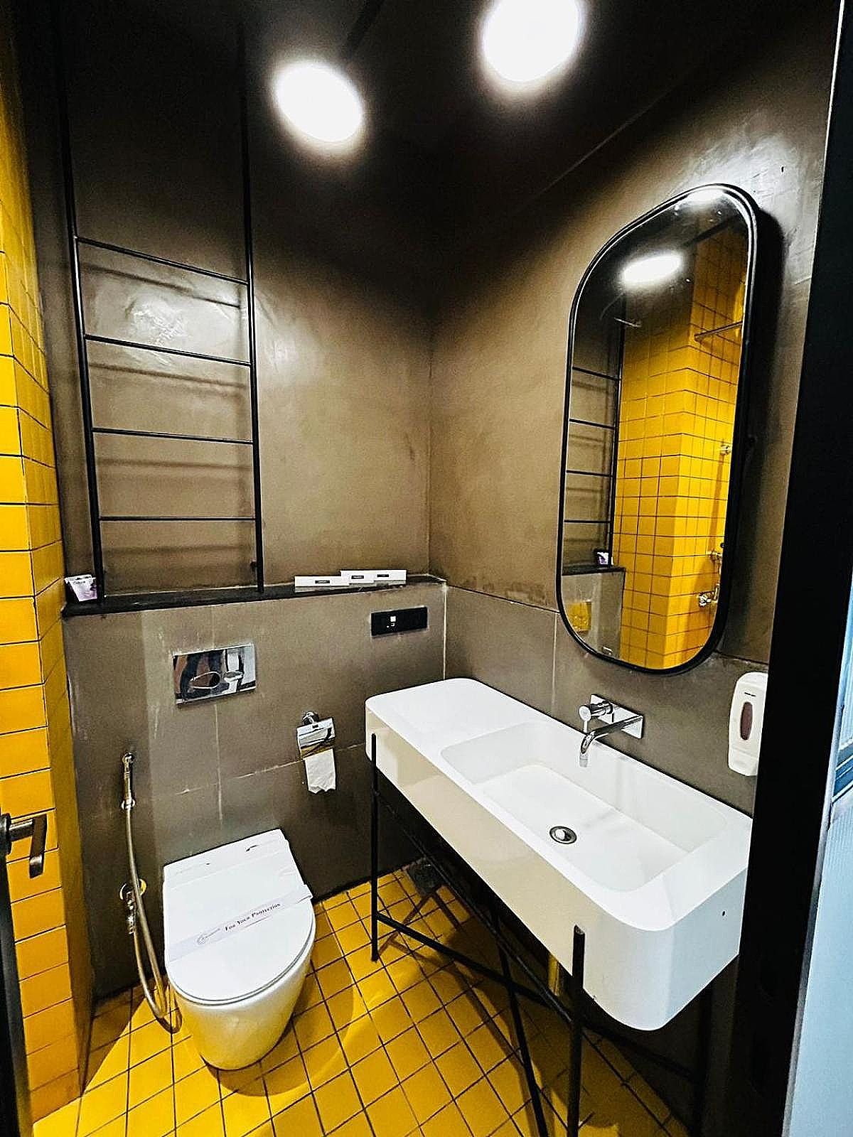 IBIZA Hotel Deluxe Queen Room 5