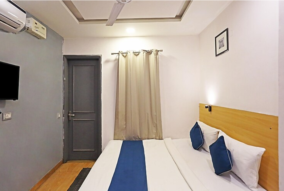 DOUBLE ROOM