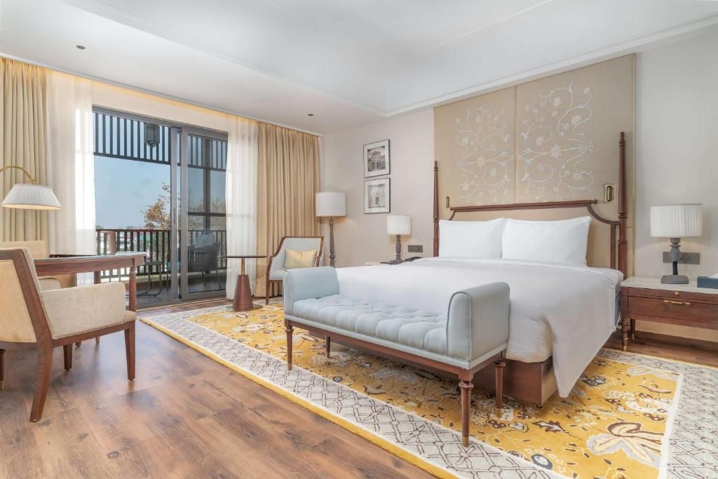 Collection Executive Room
