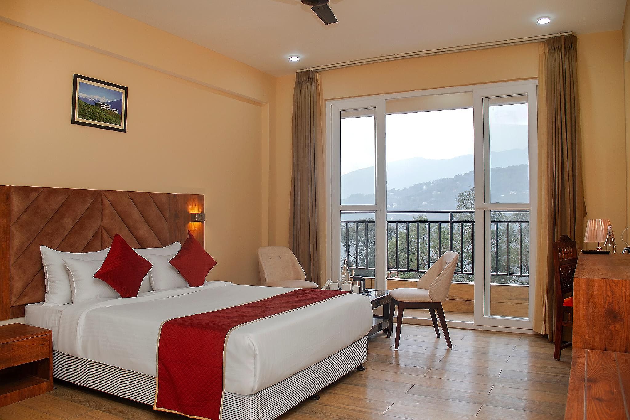 Superior Queen Room with Balcony