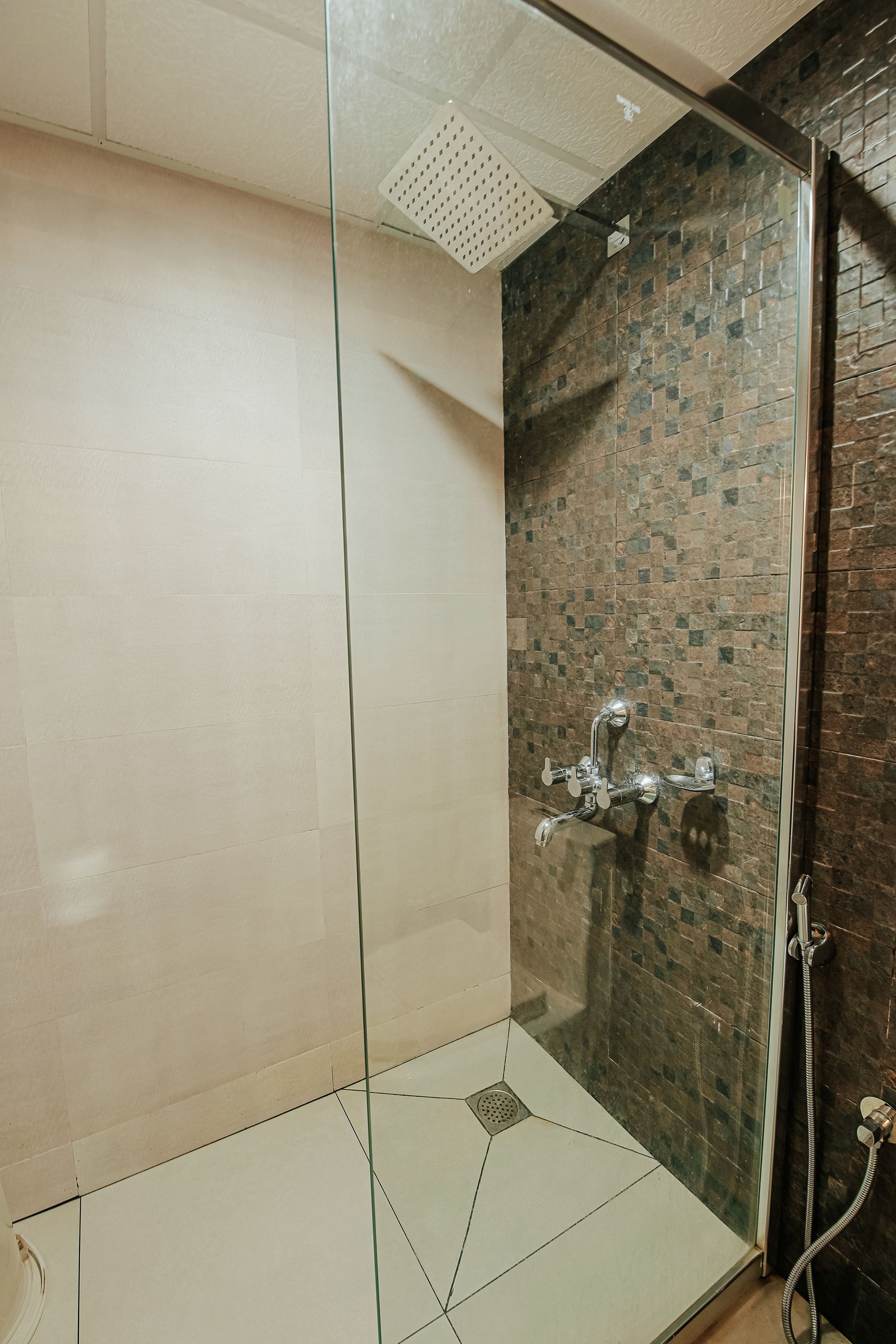 Avoki Hotels and Resorts Deluxe Room Ac -Twin Bed with balcony 3