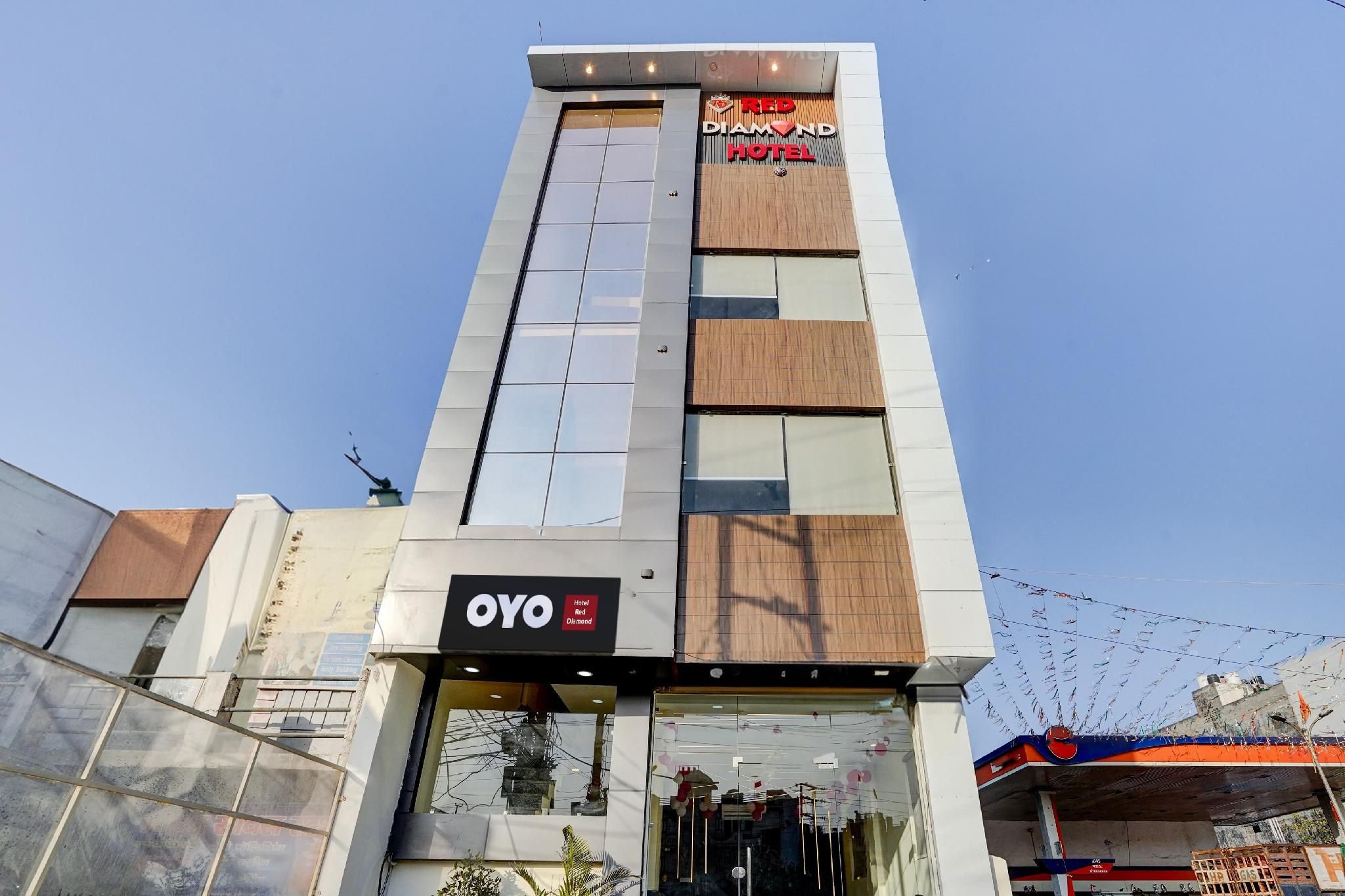 OYO 823364Hotel Red Diamond townhouse