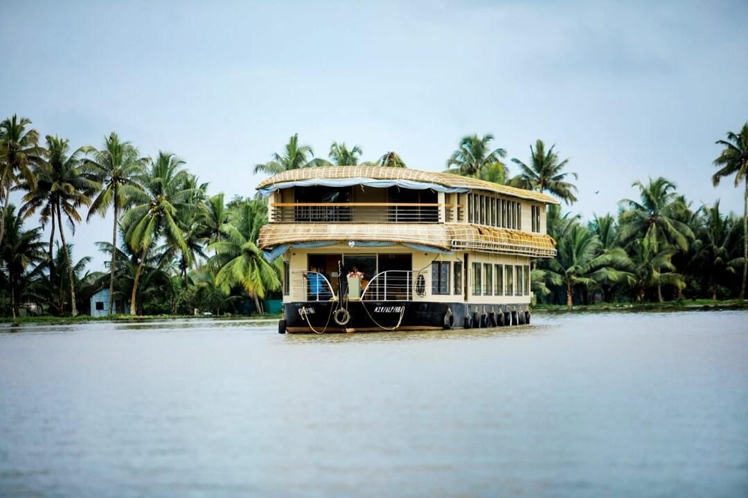 Premium Houseboat