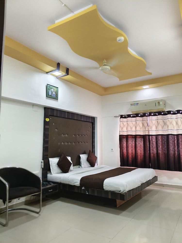 HOTEL CRYSTAL INN Luxury Double Room, City View