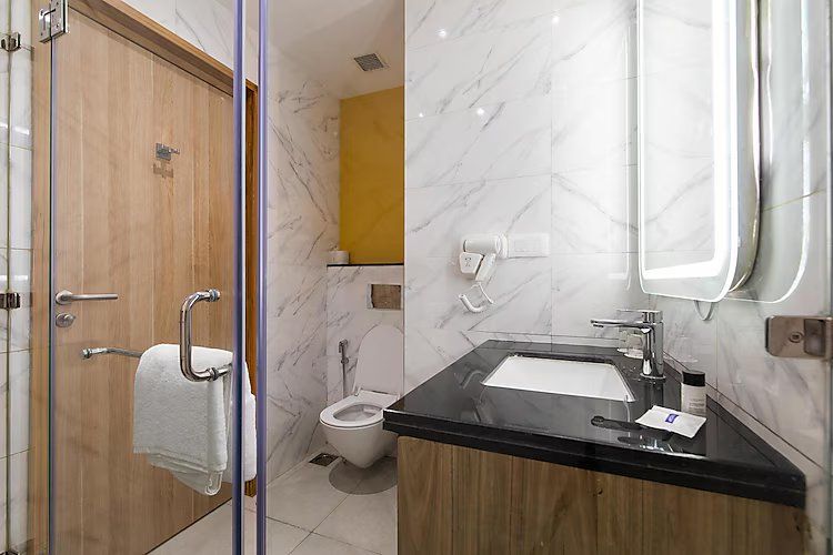 Hometel Alambagh Lucknow, A Sarovar Hotel Premium room - 1 Double Bed 4