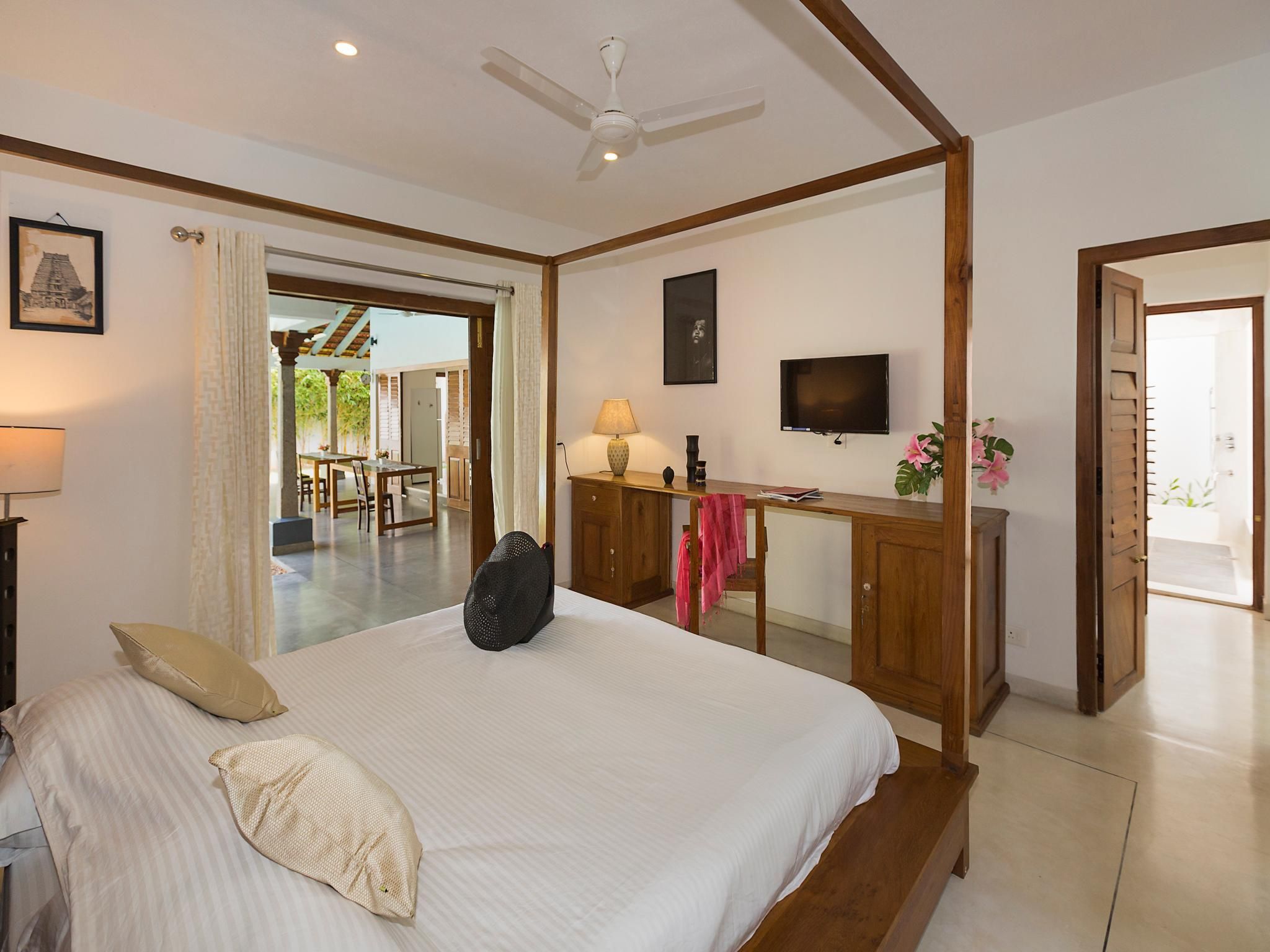 Kadal The Beach House Deluxe King Room 3