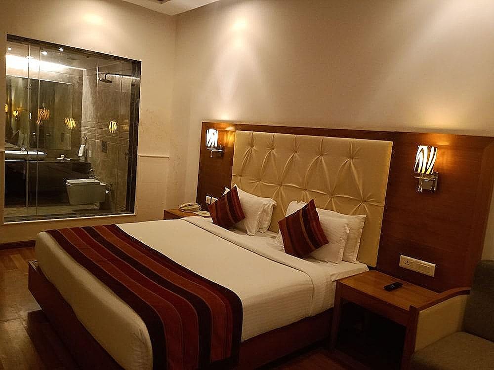 Aarohi Starz Hotel Deluxe Room 2