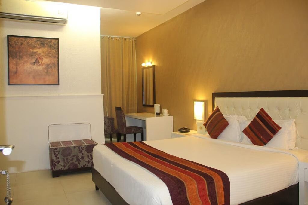 Aarohi Starz Hotel Deluxe Room 8