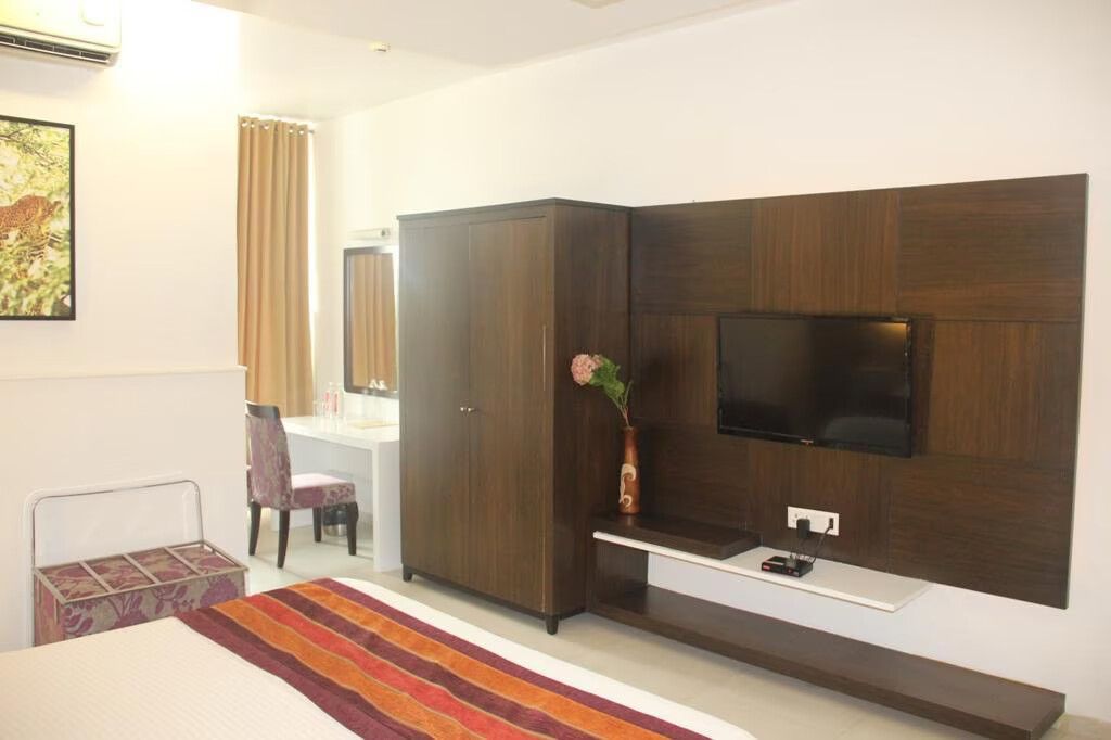 Aarohi Starz Hotel Deluxe Room 9