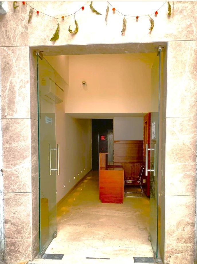 Side Image 2