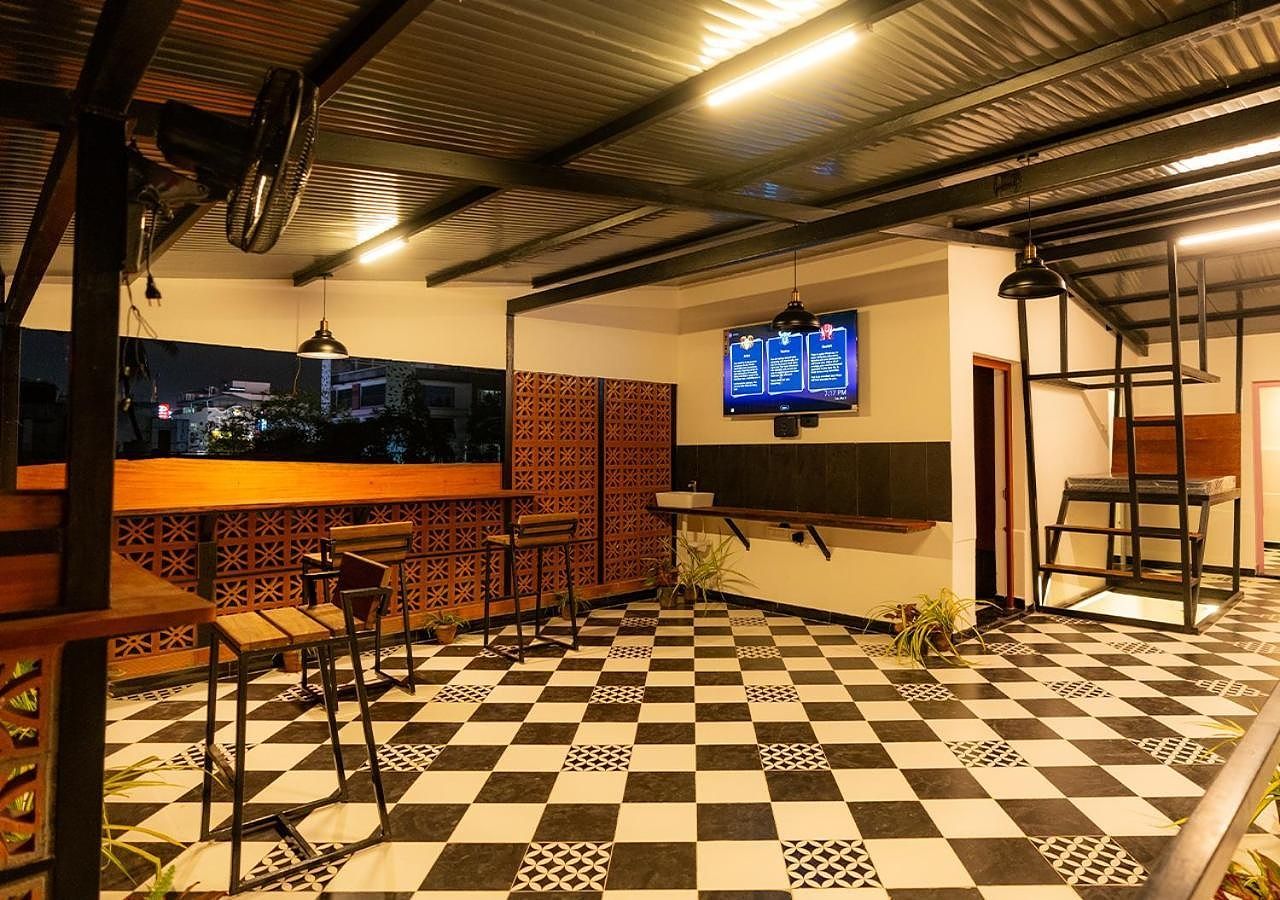 Shared lounge/TV area