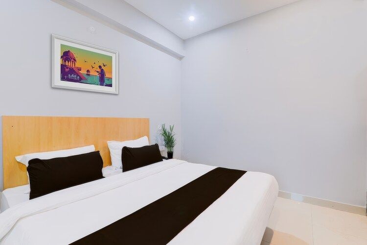 The Renaya Hotel classic room 2