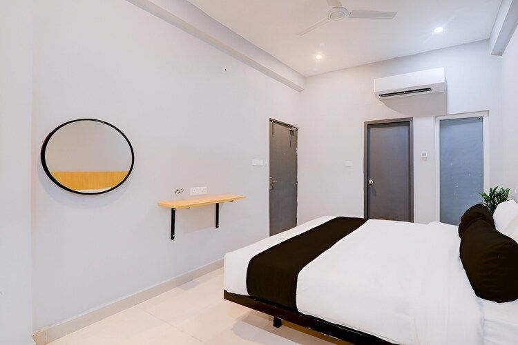 The Renaya Hotel classic room 3